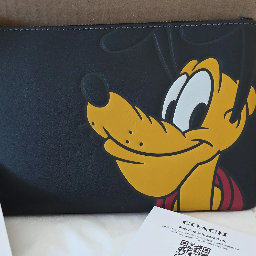 Adorable NWT Coach Disney X Pluto Essential Small Wristlet Wallet 🖤🐶❤️🎁 - Picture 2 of 12